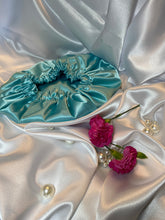 Load image into Gallery viewer, C H A T I E Aqua Luxurious Bonnet
